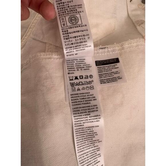 Levi's Trucker Jacket White Doodle Print - Women's Medium, Like New - Picture 4 of 4